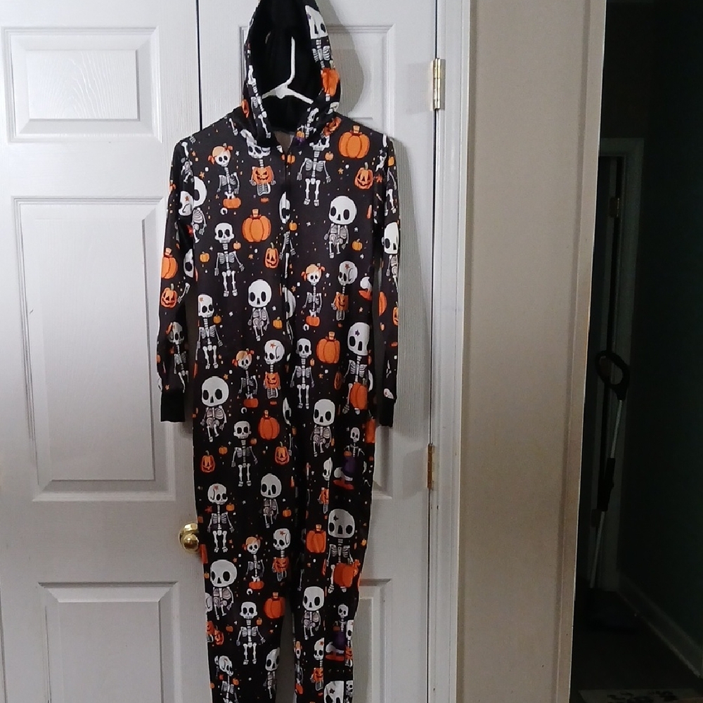 Halloween Skeleton and Pumpkin Hoodie Onsie Lounge Pajama Onsie Sz S  NWOT